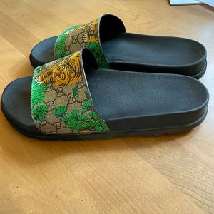 Gucci Slides Rare Print